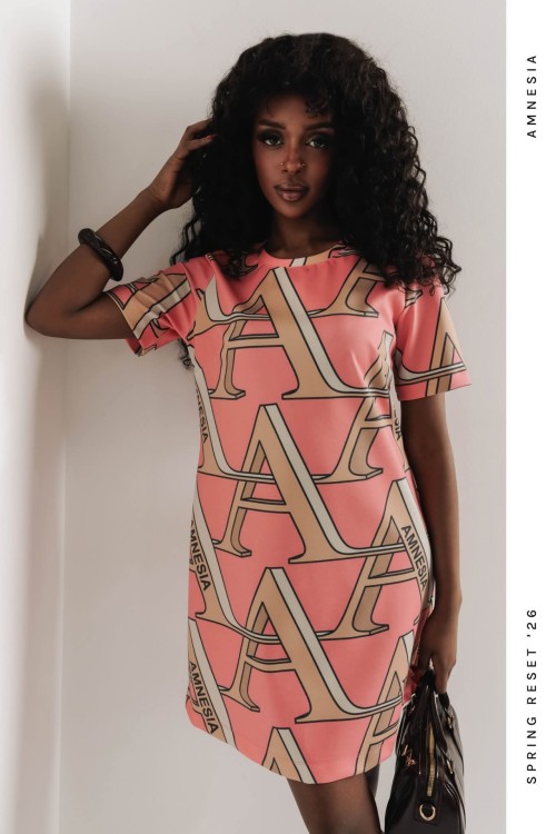 Amnesia Deli pink ruha,  bézs betűs 